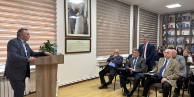 AMEA-nın müxbir üzvü Məhəmməd Babanlı ustad dərsi keçirib