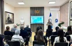 Fiziki və kolloid kimya kafedrasının magistrantının elmi seminarı keçirildi