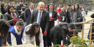 BDU-da "Şəhərsalma və Memarlıq İli" nə həsr olunmuş çiçəkəkmə aksiyası