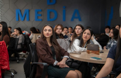 "Fotoaparatın quruluşu və foto avadanlıqlar" mövzusunda açıq dərs