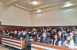 BDU-da elmi seminar: “Kristallar, kvazikristallar və fonsuz naxışlar”