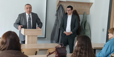 Millət vəkili Rüfət Quliyev tələbələrə ustad dərsi keçib