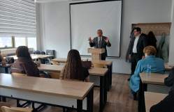 Millət vəkili Rüfət Quliyev tələbələrə ustad dərsi keçib