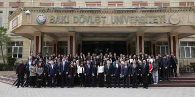 Xarici işlər nazirinin müavini Yalçın Rəfiyev BDU tələbələri ilə görüşüb