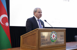 Xarici işlər nazirinin müavini Yalçın Rəfiyev BDU tələbələri ilə görüşüb