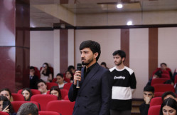 Xarici işlər nazirinin müavini Yalçın Rəfiyev BDU tələbələri ilə görüşüb