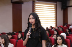 Xarici işlər nazirinin müavini Yalçın Rəfiyev BDU tələbələri ilə görüşüb