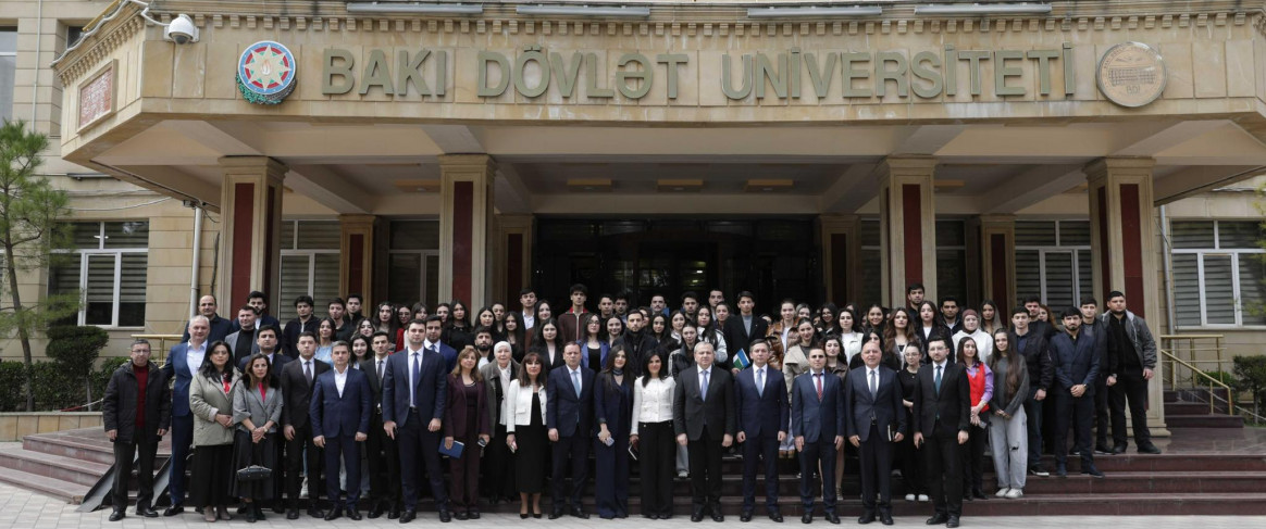 Xarici işlər nazirinin müavini Yalçın Rəfiyev BDU tələbələri ilə görüşüb