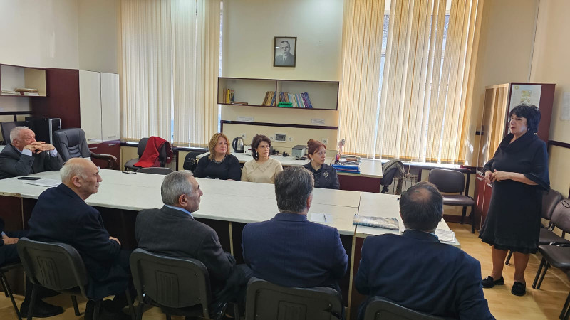 Fiziki elektronika kafedrasının elmi seminarı keçirilib