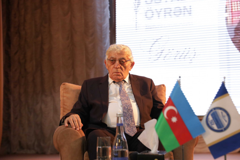 Görkəmli uşaq şairi Zahid Xəlil BDU-nun nəzdində “Gənc istedadlar” liseyinin şagirdləri ilə görüşüb