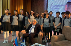 Görkəmli uşaq şairi Zahid Xəlil BDU-nun nəzdində “Gənc istedadlar” liseyinin şagirdləri ilə görüşüb