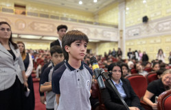 Görkəmli uşaq şairi Zahid Xəlil BDU-nun nəzdində “Gənc istedadlar” liseyinin şagirdləri ilə görüşüb