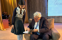 Görkəmli uşaq şairi Zahid Xəlil BDU-nun nəzdində “Gənc istedadlar” liseyinin şagirdləri ilə görüşüb