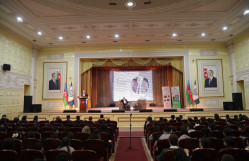 Görkəmli uşaq şairi Zahid Xəlil BDU-nun nəzdində “Gənc istedadlar” liseyinin şagirdləri ilə görüşüb