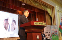 Görkəmli uşaq şairi Zahid Xəlil BDU-nun nəzdində “Gənc istedadlar” liseyinin şagirdləri ilə görüşüb