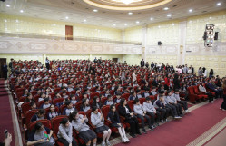 Görkəmli uşaq şairi Zahid Xəlil BDU-nun nəzdində “Gənc istedadlar” liseyinin şagirdləri ilə görüşüb