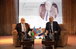 Görkəmli uşaq şairi Zahid Xəlil BDU-nun nəzdində “Gənc istedadlar” liseyinin şagirdləri ilə görüşüb