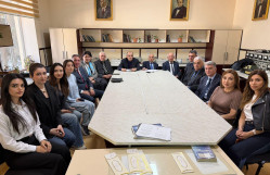 Magistrantlar elmi seminarda çıxış ediblər