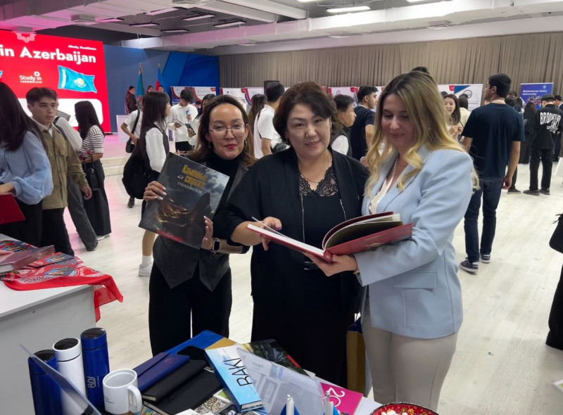 BDU Əl-Fərabi adına Qazax Milli Universitetinə kitablar hədiyyə edib