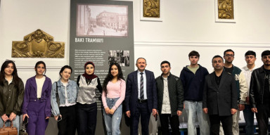 BDU tələbələri “İntellektual qatar” sərgisi ilə tanış olublar