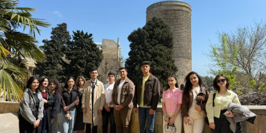 BDU tələbələri ekskursiyada: “Urban keçid: İçərişəhərdən Ağ şəhərə”