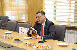 Türkiyə Böyük Milli Məclisinin deputatı Sərkan Bayram BDU tələbələri ilə görüşüb