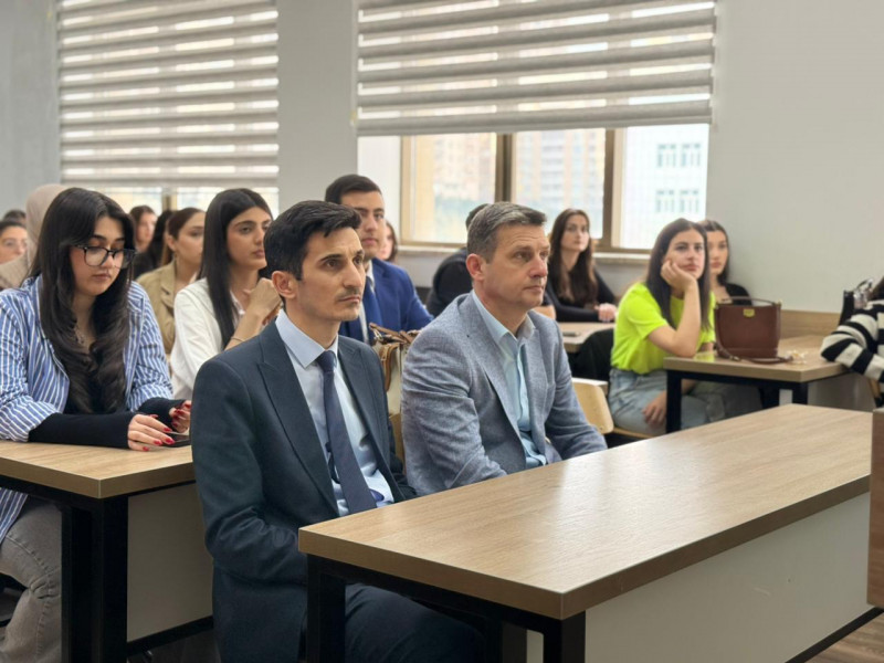 “Gələcəyin Bələdçiləri” mövzusunda görüş