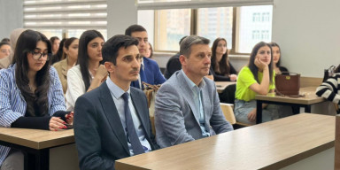 “Gələcəyin Bələdçiləri” mövzusunda görüş