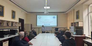 Yarımkeçiricilər fizikası kafedrasının elmi seminarı keçirilib