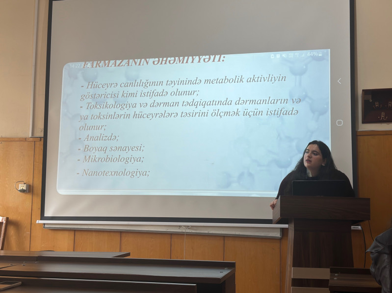 Fatimə Məcidzadə “Farmazan - dimerləşmiş hidrazon” mövzusunda məruzə ilə çıxış edib