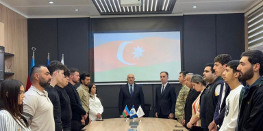 Bakı Dövlət Universitetinin  Geologiya fakültəsinin Tələbə Həmkarlar İttifaqı Komitəsi və “BDU könüllüləri” təşkilatının birgə təşkilatçılığı ilə Aprel döyüşlərinin 10 illiyi münasibətilə “Aprel Döyüşləri: Tarixi yaddaş, Milli Qürur və Zəfər ruhu” adlı tədbir keçirilib.