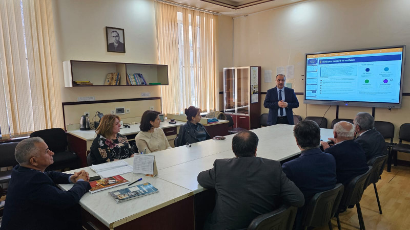 Fiziki elektronika kafedrasında elmi seminar keçirilib