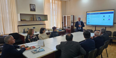 Fiziki elektronika kafedrasında elmi seminar keçirilib