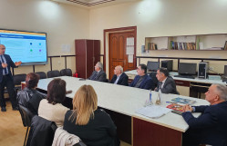 Fiziki elektronika kafedrasında elmi seminar keçirilib