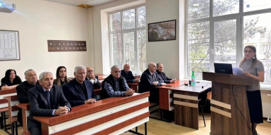 Bakı Dövlət Universitetinin Geologiya fakültəsinin Seysmologiya və Yer təkinin fizikası kafedrasında “Abşeron yarımadasında geotermal enerjidən istifadə perspektivləri” mövzusunda elmi seminar təşkil olunub.