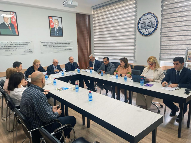 Doktorantın dissertasiya işinin ilkin müzakirəsi keçirilib