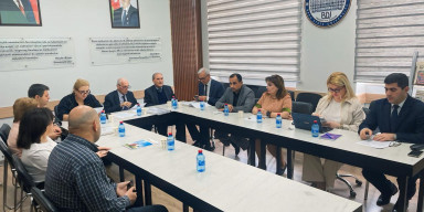 Doktorantın dissertasiya işinin ilkin müzakirəsi keçirilib