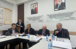 Doktorantın dissertasiya işinin ilkin müzakirəsi keçirilib