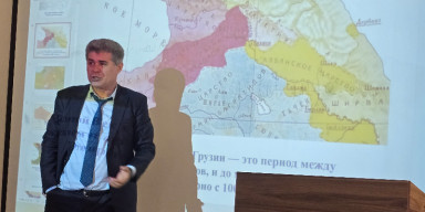 Mənbəşünaslıq, tarixşünaslıq və metodika kafedrasında “Şəki hakimliyi (886-1117) regional dövlətlərarası münasibətlər kontekstində” mövzusunda ustad dərsi keçirilmişdir