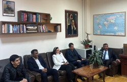 Tarix fakültəsinin futbol komandası yarımfinal mərhələsində uğurlu çıxış edərək finala vəsiqə qazanması münasibətilə fakültə rəhbərliyi komanda üzvləri ilə görüş keçirib