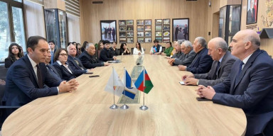 Bakı Dövlət Universitetində (BDU) “22 Aprel - Beynəlxalq Yer Günü”nə həsr olunmuş Geologiya, Ekologiya və torpaqşünaslıq və Coğrafiya fakültələrinin “BDU könüllüləri” təşkilatının təşəbbüsü ilə maarifləndirici tədbir keçirilib.