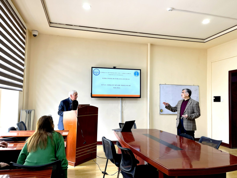 Elmi seminarda kvant Holl effekti müzakirə olunub