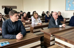 Arxeologiya və Etnoqrafiya kafedrasının Hacıyeva Elmira Əli qızının “Süni intellekt alqoritmləri vasitəsilə rəqsdə milli elementlərin aşkarlanması” mövzusunda elmi seminarı keçirilib