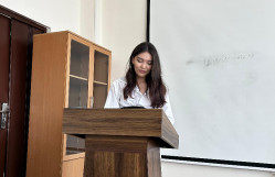 Qazaxıstan Respublikasının K.Jubanov adına Aktobe Regional Universitetinin tələbəsi Aikerim Kyrymkulova Tarix fakültəsində 2025-2026-cı tədris ilinin yaz semestrində dərslərdə iştirak edir