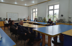 Optika və molekulyar fizika kafedrasının elmi seminarı keçirilib