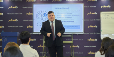 “Yüksəliş” müsabiqəsinin finalçısı olan BDU müəllimi qərarvermənin psixoloji aspektlərinə dair təlim keçib