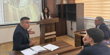 Mənbəşünaslıq, tarixşünaslıq və metodika kafedrasının dosenti Nurlan Abbasovun təşkilatçılığı ilə "Azərbaycan tarixinə dair ərəbdilli və farsdilli mənbələr" mövzusunda açıq dərs keçirilmişdir