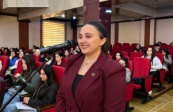 “Ustaddan öyrən”: BDU-da tanınmış yazıçı Seyran Səxavətlə görüş