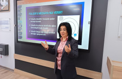 “Müasir fəlsəfi konsepsiyanın mediada təzahürü”