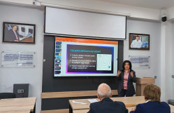 “Müasir fəlsəfi konsepsiyanın mediada təzahürü”